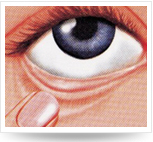 頭仰后，用食指將下眼瞼下拉，使其成袋狀